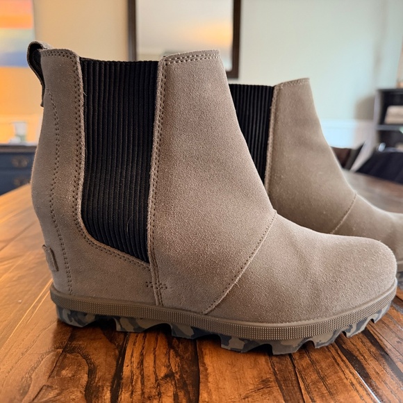 Joan Rhapsody Chelsea Wedge - Green/Gray Size 8 - Picture 3 of 6